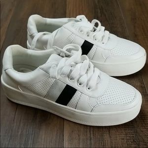 Beautiful & comfortable Sneakers 👌